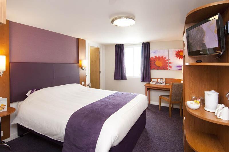 Premier Inn Kettering Exterior photo
